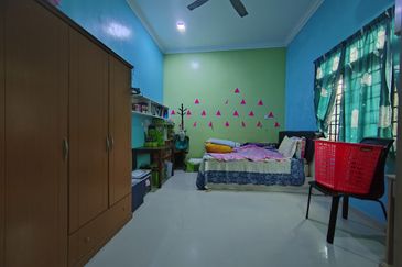 RUMAH BANGLO SETINGKAT DI TOK JIRING, KUALA NERUS TERENGGANU BERDEKATAN SMKA DATO' HAJI ABBAS