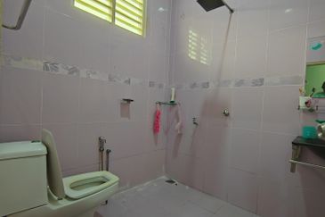 RUMAH BANGLO SETINGKAT DI TOK JIRING, KUALA NERUS TERENGGANU BERDEKATAN SMKA DATO' HAJI ABBAS