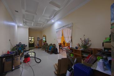 RUMAH BANGLO SETINGKAT DI TOK JIRING, KUALA NERUS TERENGGANU BERDEKATAN SMKA DATO' HAJI ABBAS