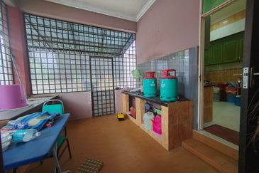 RUMAH BANGLO SETINGKAT DI TOK JIRING, KUALA NERUS TERENGGANU BERDEKATAN SMKA DATO' HAJI ABBAS