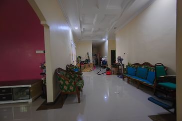 RUMAH BANGLO SETINGKAT DI TOK JIRING, KUALA NERUS TERENGGANU BERDEKATAN SMKA DATO' HAJI ABBAS