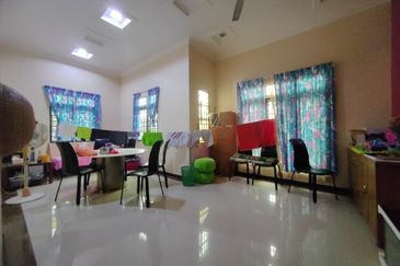 RUMAH BANGLO SETINGKAT DI TOK JIRING, KUALA NERUS TERENGGANU BERDEKATAN SMKA DATO' HAJI ABBAS