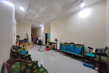 RUMAH BANGLO SETINGKAT DI TOK JIRING, KUALA NERUS TERENGGANU BERDEKATAN SMKA DATO' HAJI ABBAS