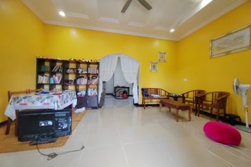 RUMAH BANGLO SETINGKAT DI TOK JIRING, KUALA NERUS TERENGGANU BERDEKATAN SMKA DATO' HAJI ABBAS