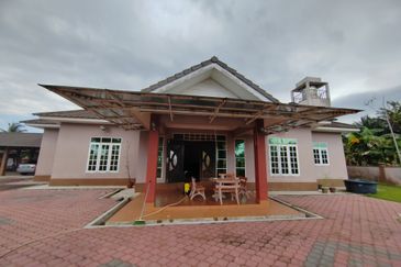 RUMAH BANGLO SETINGKAT DI TOK JIRING, KUALA NERUS TERENGGANU BERDEKATAN SMKA DATO' HAJI ABBAS
