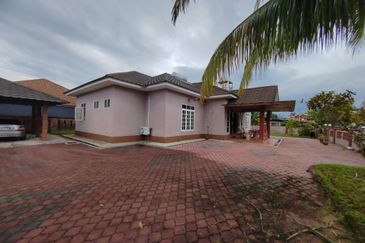 RUMAH BANGLO SETINGKAT DI TOK JIRING, KUALA NERUS TERENGGANU BERDEKATAN SMKA DATO' HAJI ABBAS