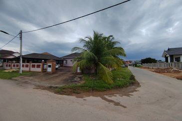RUMAH BANGLO SETINGKAT DI TOK JIRING, KUALA NERUS TERENGGANU BERDEKATAN SMKA DATO' HAJI ABBAS