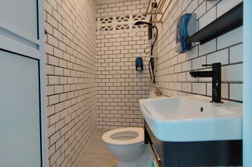 [𝐅𝐔𝐋𝐋𝐘 𝐅𝐔𝐑𝐍𝐈𝐒𝐇𝐄𝐃] 𝐑𝐮𝐦𝐚𝐡 𝐇𝐨𝐦𝐞𝐬𝐭𝐚𝐲 𝐒𝐞𝐦𝐢-𝐃 𝟐 𝐓𝐢𝐧𝐠𝐤𝐚𝐭 𝐌𝐨𝐝𝐞𝐧 & 𝐌𝐞𝐰𝐚𝐡 𝐝𝐢 𝐂𝐡𝐞𝐧𝐝𝐞𝐫𝐢𝐧𝐠