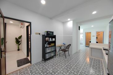 [𝐅𝐔𝐋𝐋𝐘 𝐅𝐔𝐑𝐍𝐈𝐒𝐇𝐄𝐃] 𝐑𝐮𝐦𝐚𝐡 𝐇𝐨𝐦𝐞𝐬𝐭𝐚𝐲 𝐒𝐞𝐦𝐢-𝐃 𝟐 𝐓𝐢𝐧𝐠𝐤𝐚𝐭 𝐌𝐨𝐝𝐞𝐧 & 𝐌𝐞𝐰𝐚𝐡 𝐝𝐢 𝐂𝐡𝐞𝐧𝐝𝐞𝐫𝐢𝐧𝐠