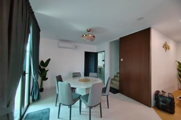 [𝐅𝐔𝐋𝐋𝐘 𝐅𝐔𝐑𝐍𝐈𝐒𝐇𝐄𝐃] 𝐑𝐮𝐦𝐚𝐡 𝐇𝐨𝐦𝐞𝐬𝐭𝐚𝐲 𝐒𝐞𝐦𝐢-𝐃 𝟐 𝐓𝐢𝐧𝐠𝐤𝐚𝐭 𝐌𝐨𝐝𝐞𝐧 & 𝐌𝐞𝐰𝐚𝐡 𝐝𝐢 𝐂𝐡𝐞𝐧𝐝𝐞𝐫𝐢𝐧𝐠