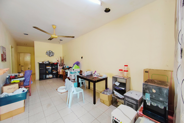 𝐑𝐮𝐦𝐚𝐡 𝐓𝐞𝐫𝐞𝐬 𝐒𝐞𝐭𝐢𝐧𝐠𝐤𝐚𝐭 𝐝𝐢 𝐓𝐚𝐦𝐚𝐧 𝐒𝐞𝐦𝐚𝐫𝐚𝐤 𝐁𝐮𝐤𝐢𝐭 𝐓𝐮𝐧𝐠𝐠𝐚𝐥, 𝐊𝐮𝐚𝐥𝐚 𝐍𝐞𝐫𝐮𝐬, 𝐓𝐞𝐫𝐞𝐧𝐠𝐠𝐚𝐧𝐮