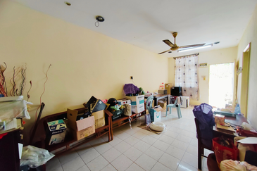 𝐑𝐮𝐦𝐚𝐡 𝐓𝐞𝐫𝐞𝐬 𝐒𝐞𝐭𝐢𝐧𝐠𝐤𝐚𝐭 𝐝𝐢 𝐓𝐚𝐦𝐚𝐧 𝐒𝐞𝐦𝐚𝐫𝐚𝐤 𝐁𝐮𝐤𝐢𝐭 𝐓𝐮𝐧𝐠𝐠𝐚𝐥, 𝐊𝐮𝐚𝐥𝐚 𝐍𝐞𝐫𝐮𝐬, 𝐓𝐞𝐫𝐞𝐧𝐠𝐠𝐚𝐧𝐮