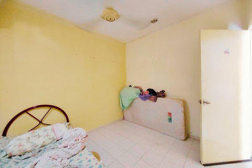 𝐑𝐮𝐦𝐚𝐡 𝐓𝐞𝐫𝐞𝐬 𝐒𝐞𝐭𝐢𝐧𝐠𝐤𝐚𝐭 𝐝𝐢 𝐓𝐚𝐦𝐚𝐧 𝐒𝐞𝐦𝐚𝐫𝐚𝐤 𝐁𝐮𝐤𝐢𝐭 𝐓𝐮𝐧𝐠𝐠𝐚𝐥, 𝐊𝐮𝐚𝐥𝐚 𝐍𝐞𝐫𝐮𝐬, 𝐓𝐞𝐫𝐞𝐧𝐠𝐠𝐚𝐧𝐮