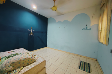 𝐑𝐮𝐦𝐚𝐡 𝐓𝐞𝐫𝐞𝐬 𝐒𝐞𝐭𝐢𝐧𝐠𝐤𝐚𝐭 𝐝𝐢 𝐓𝐚𝐦𝐚𝐧 𝐒𝐞𝐦𝐚𝐫𝐚𝐤 𝐁𝐮𝐤𝐢𝐭 𝐓𝐮𝐧𝐠𝐠𝐚𝐥, 𝐊𝐮𝐚𝐥𝐚 𝐍𝐞𝐫𝐮𝐬, 𝐓𝐞𝐫𝐞𝐧𝐠𝐠𝐚𝐧𝐮