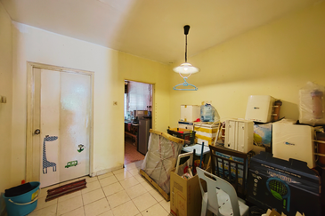 𝐑𝐮𝐦𝐚𝐡 𝐓𝐞𝐫𝐞𝐬 𝐒𝐞𝐭𝐢𝐧𝐠𝐤𝐚𝐭 𝐝𝐢 𝐓𝐚𝐦𝐚𝐧 𝐒𝐞𝐦𝐚𝐫𝐚𝐤 𝐁𝐮𝐤𝐢𝐭 𝐓𝐮𝐧𝐠𝐠𝐚𝐥, 𝐊𝐮𝐚𝐥𝐚 𝐍𝐞𝐫𝐮𝐬, 𝐓𝐞𝐫𝐞𝐧𝐠𝐠𝐚𝐧𝐮