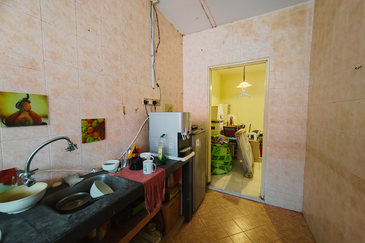 𝐑𝐮𝐦𝐚𝐡 𝐓𝐞𝐫𝐞𝐬 𝐒𝐞𝐭𝐢𝐧𝐠𝐤𝐚𝐭 𝐝𝐢 𝐓𝐚𝐦𝐚𝐧 𝐒𝐞𝐦𝐚𝐫𝐚𝐤 𝐁𝐮𝐤𝐢𝐭 𝐓𝐮𝐧𝐠𝐠𝐚𝐥, 𝐊𝐮𝐚𝐥𝐚 𝐍𝐞𝐫𝐮𝐬, 𝐓𝐞𝐫𝐞𝐧𝐠𝐠𝐚𝐧𝐮