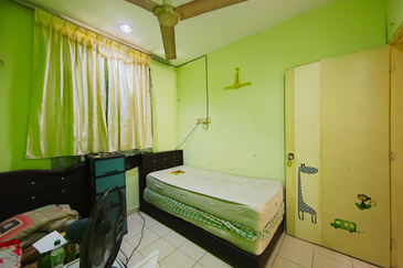 𝐑𝐮𝐦𝐚𝐡 𝐓𝐞𝐫𝐞𝐬 𝐒𝐞𝐭𝐢𝐧𝐠𝐤𝐚𝐭 𝐝𝐢 𝐓𝐚𝐦𝐚𝐧 𝐒𝐞𝐦𝐚𝐫𝐚𝐤 𝐁𝐮𝐤𝐢𝐭 𝐓𝐮𝐧𝐠𝐠𝐚𝐥, 𝐊𝐮𝐚𝐥𝐚 𝐍𝐞𝐫𝐮𝐬, 𝐓𝐞𝐫𝐞𝐧𝐠𝐠𝐚𝐧𝐮