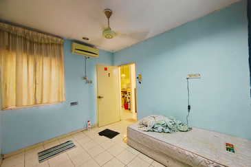 𝐑𝐮𝐦𝐚𝐡 𝐓𝐞𝐫𝐞𝐬 𝐒𝐞𝐭𝐢𝐧𝐠𝐤𝐚𝐭 𝐝𝐢 𝐓𝐚𝐦𝐚𝐧 𝐒𝐞𝐦𝐚𝐫𝐚𝐤 𝐁𝐮𝐤𝐢𝐭 𝐓𝐮𝐧𝐠𝐠𝐚𝐥, 𝐊𝐮𝐚𝐥𝐚 𝐍𝐞𝐫𝐮𝐬, 𝐓𝐞𝐫𝐞𝐧𝐠𝐠𝐚𝐧𝐮