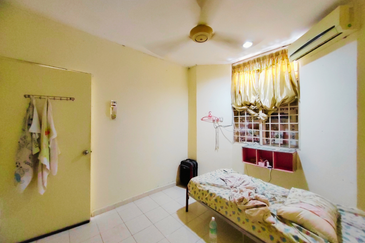 𝐑𝐮𝐦𝐚𝐡 𝐓𝐞𝐫𝐞𝐬 𝐒𝐞𝐭𝐢𝐧𝐠𝐤𝐚𝐭 𝐝𝐢 𝐓𝐚𝐦𝐚𝐧 𝐒𝐞𝐦𝐚𝐫𝐚𝐤 𝐁𝐮𝐤𝐢𝐭 𝐓𝐮𝐧𝐠𝐠𝐚𝐥, 𝐊𝐮𝐚𝐥𝐚 𝐍𝐞𝐫𝐮𝐬, 𝐓𝐞𝐫𝐞𝐧𝐠𝐠𝐚𝐧𝐮