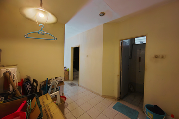 𝐑𝐮𝐦𝐚𝐡 𝐓𝐞𝐫𝐞𝐬 𝐒𝐞𝐭𝐢𝐧𝐠𝐤𝐚𝐭 𝐝𝐢 𝐓𝐚𝐦𝐚𝐧 𝐒𝐞𝐦𝐚𝐫𝐚𝐤 𝐁𝐮𝐤𝐢𝐭 𝐓𝐮𝐧𝐠𝐠𝐚𝐥, 𝐊𝐮𝐚𝐥𝐚 𝐍𝐞𝐫𝐮𝐬, 𝐓𝐞𝐫𝐞𝐧𝐠𝐠𝐚𝐧𝐮