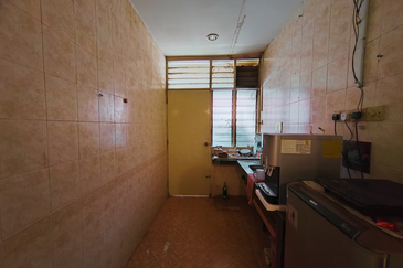 𝐑𝐮𝐦𝐚𝐡 𝐓𝐞𝐫𝐞𝐬 𝐒𝐞𝐭𝐢𝐧𝐠𝐤𝐚𝐭 𝐝𝐢 𝐓𝐚𝐦𝐚𝐧 𝐒𝐞𝐦𝐚𝐫𝐚𝐤 𝐁𝐮𝐤𝐢𝐭 𝐓𝐮𝐧𝐠𝐠𝐚𝐥, 𝐊𝐮𝐚𝐥𝐚 𝐍𝐞𝐫𝐮𝐬, 𝐓𝐞𝐫𝐞𝐧𝐠𝐠𝐚𝐧𝐮