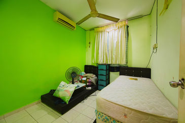 𝐑𝐮𝐦𝐚𝐡 𝐓𝐞𝐫𝐞𝐬 𝐒𝐞𝐭𝐢𝐧𝐠𝐤𝐚𝐭 𝐝𝐢 𝐓𝐚𝐦𝐚𝐧 𝐒𝐞𝐦𝐚𝐫𝐚𝐤 𝐁𝐮𝐤𝐢𝐭 𝐓𝐮𝐧𝐠𝐠𝐚𝐥, 𝐊𝐮𝐚𝐥𝐚 𝐍𝐞𝐫𝐮𝐬, 𝐓𝐞𝐫𝐞𝐧𝐠𝐠𝐚𝐧𝐮