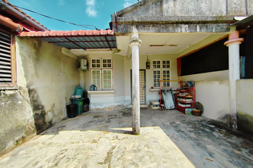 𝐑𝐮𝐦𝐚𝐡 𝐓𝐞𝐫𝐞𝐬 𝐒𝐞𝐭𝐢𝐧𝐠𝐤𝐚𝐭 𝐝𝐢 𝐓𝐚𝐦𝐚𝐧 𝐒𝐞𝐦𝐚𝐫𝐚𝐤 𝐁𝐮𝐤𝐢𝐭 𝐓𝐮𝐧𝐠𝐠𝐚𝐥, 𝐊𝐮𝐚𝐥𝐚 𝐍𝐞𝐫𝐮𝐬, 𝐓𝐞𝐫𝐞𝐧𝐠𝐠𝐚𝐧𝐮