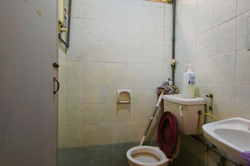 𝐑𝐮𝐦𝐚𝐡 𝐓𝐞𝐫𝐞𝐬 𝐒𝐞𝐭𝐢𝐧𝐠𝐤𝐚𝐭 𝐝𝐢 𝐓𝐚𝐦𝐚𝐧 𝐒𝐞𝐦𝐚𝐫𝐚𝐤 𝐁𝐮𝐤𝐢𝐭 𝐓𝐮𝐧𝐠𝐠𝐚𝐥, 𝐊𝐮𝐚𝐥𝐚 𝐍𝐞𝐫𝐮𝐬, 𝐓𝐞𝐫𝐞𝐧𝐠𝐠𝐚𝐧𝐮