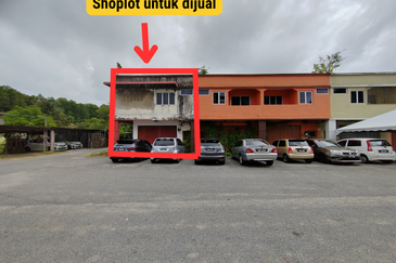 [CORNER LOT] Shoplot 2 Tingkat di Kondo Rakyat Kuala Ibai, Kuala Terengganu, Terengganu