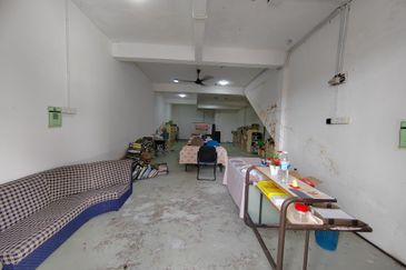 [CORNER LOT] Shoplot 2 Tingkat di Kondo Rakyat Kuala Ibai, Kuala Terengganu, Terengganu