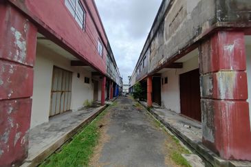 [CORNER LOT] Shoplot 2 Tingkat di Kondo Rakyat Kuala Ibai, Kuala Terengganu, Terengganu