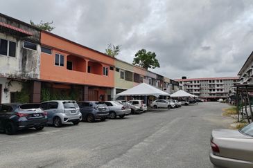 [CORNER LOT] Shoplot 2 Tingkat di Kondo Rakyat Kuala Ibai, Kuala Terengganu, Terengganu