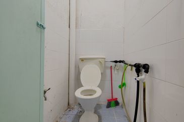 [CORNER LOT] Shoplot 2 Tingkat di Kondo Rakyat Kuala Ibai, Kuala Terengganu, Terengganu