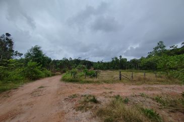 𝐓𝐚𝐧𝐚𝐡 𝐋𝐨𝐭 𝐁𝐚𝐧𝐠𝐥𝐨 𝐬𝐚𝐢𝐳 𝟓𝟏𝟒𝐦² 𝐝𝐢 𝐊𝐠. 𝐀𝐥𝐮𝐫 𝐓𝐮𝐦𝐚𝐧, 𝐌𝐚𝐫𝐚𝐧𝐠, 𝐓𝐞𝐫𝐞𝐧𝐠𝐠𝐚𝐧𝐮