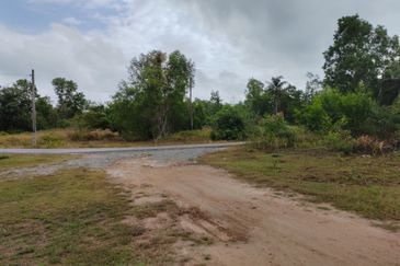 𝐓𝐚𝐧𝐚𝐡 𝐋𝐨𝐭 𝐁𝐚𝐧𝐠𝐥𝐨 𝐬𝐚𝐢𝐳 𝟓𝟏𝟒𝐦² 𝐝𝐢 𝐊𝐠. 𝐀𝐥𝐮𝐫 𝐓𝐮𝐦𝐚𝐧, 𝐌𝐚𝐫𝐚𝐧𝐠, 𝐓𝐞𝐫𝐞𝐧𝐠𝐠𝐚𝐧𝐮