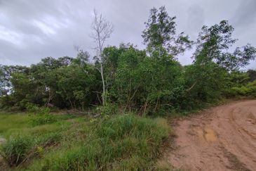 𝐓𝐚𝐧𝐚𝐡 𝐋𝐨𝐭 𝐁𝐚𝐧𝐠𝐥𝐨 𝐬𝐚𝐢𝐳 𝟓𝟏𝟒𝐦² 𝐝𝐢 𝐊𝐠. 𝐀𝐥𝐮𝐫 𝐓𝐮𝐦𝐚𝐧, 𝐌𝐚𝐫𝐚𝐧𝐠, 𝐓𝐞𝐫𝐞𝐧𝐠𝐠𝐚𝐧𝐮