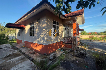 [CORNER LOT] Banglo Setingkat di Kg. Atas Tol, Kuala Terengganu, Terengganu