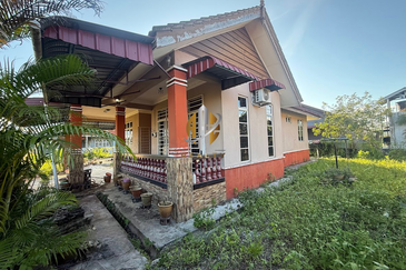 [CORNER LOT] Banglo Setingkat di Kg. Atas Tol, Kuala Terengganu, Terengganu