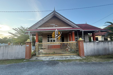 [CORNER LOT] Banglo Setingkat di Kg. Atas Tol, Kuala Terengganu, Terengganu