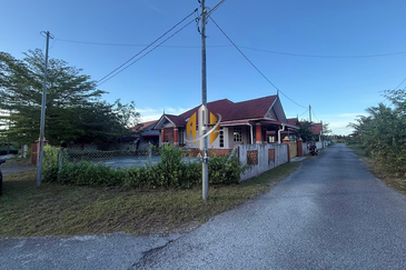 [CORNER LOT] Banglo Setingkat di Kg. Atas Tol, Kuala Terengganu, Terengganu