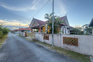 [CORNER LOT] Banglo Setingkat di Kg. Atas Tol, Kuala Terengganu, Terengganu