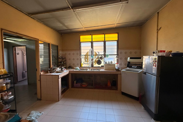 [TEPI JALAN BESAR] Banglo Setingkat di Kg. Padang Nenas, Kuala Nerus, Terengganu