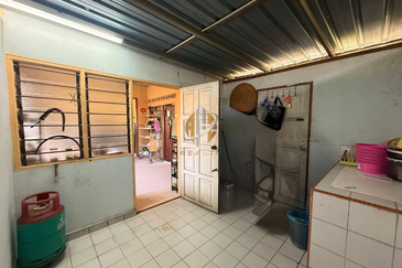 [TEPI JALAN BESAR] Banglo Setingkat di Kg. Padang Nenas, Kuala Nerus, Terengganu