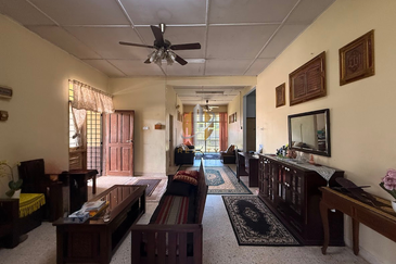 [TEPI JALAN BESAR] Banglo Setingkat di Kg. Padang Nenas, Kuala Nerus, Terengganu