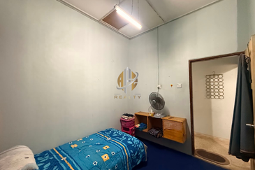 [TEPI JALAN BESAR] Banglo Setingkat di Kg. Padang Nenas, Kuala Nerus, Terengganu