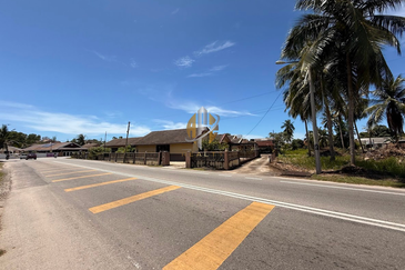 [TEPI JALAN BESAR] Banglo Setingkat di Kg. Padang Nenas, Kuala Nerus, Terengganu