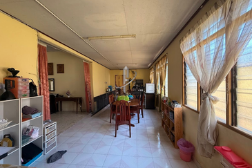 [TEPI JALAN BESAR] Banglo Setingkat di Kg. Padang Nenas, Kuala Nerus, Terengganu