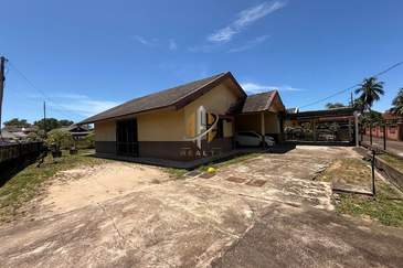 [TEPI JALAN BESAR] Banglo Setingkat di Kg. Padang Nenas, Kuala Nerus, Terengganu