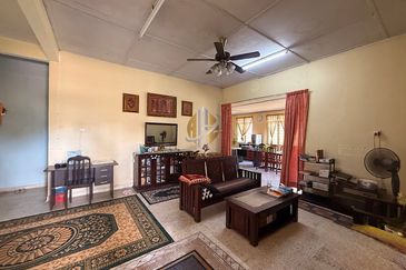 [TEPI JALAN BESAR] Banglo Setingkat di Kg. Padang Nenas, Kuala Nerus, Terengganu