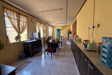 [TEPI JALAN BESAR] Banglo Setingkat di Kg. Padang Nenas, Kuala Nerus, Terengganu